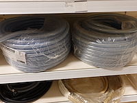 Volledige inhoud rek slangen - afbeelding 7 van  10