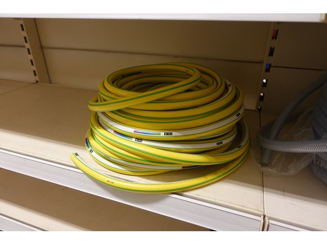 Volledige inhoud rek slangen - afbeelding 8 van  10