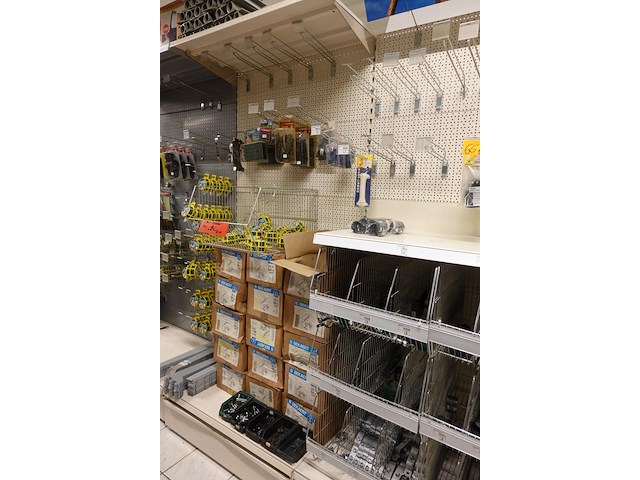 Volledige inhoud rek toebehoren omheining - afbeelding 1 van  14