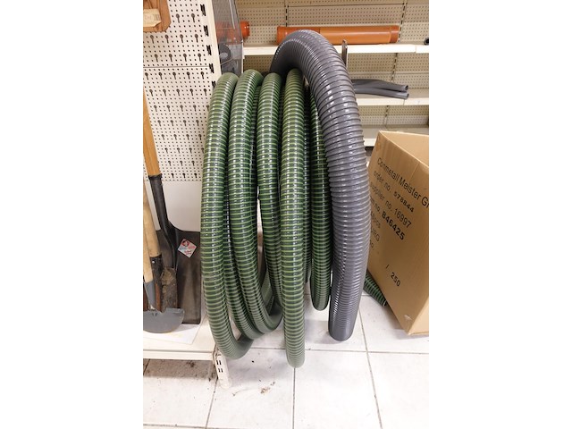 Volledige inhoud rek tuingereedschap - afbeelding 4 van  11