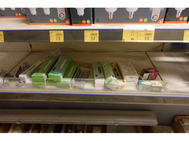 Volledige inhoud rek verlichting toebehoren - afbeelding 13 van  26