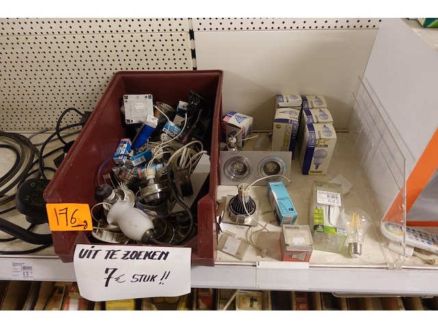 Volledige inhoud rek verlichting toebehoren - afbeelding 15 van  26