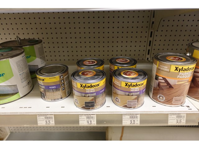 Volledige inhoud rek verven - afbeelding 2 van  13