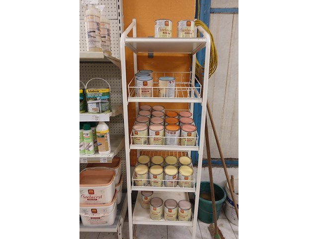 Volledige inhoud rek verven - afbeelding 6 van  13