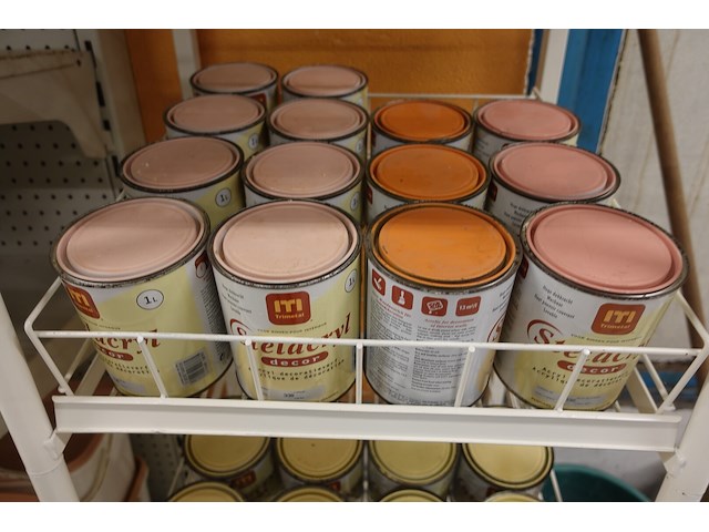 Volledige inhoud rek verven - afbeelding 7 van  13