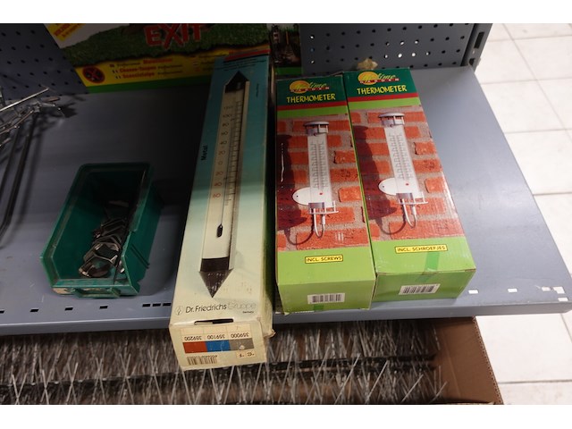 Volledige inhoud rek vijvertoebehoren - afbeelding 3 van  13