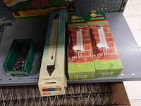 Volledige inhoud rek vijvertoebehoren - afbeelding 3 van  13