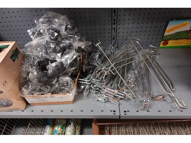 Volledige inhoud rek vijvertoebehoren - afbeelding 4 van  13