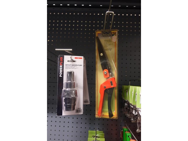 Volledige inhoud rek vijvertoebehoren - afbeelding 9 van  13