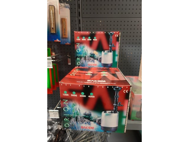 Volledige inhoud rek vijvertoebehoren - afbeelding 12 van  13