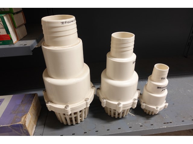 Volledige inhoud rek vijvertoebehoren - afbeelding 3 van  16