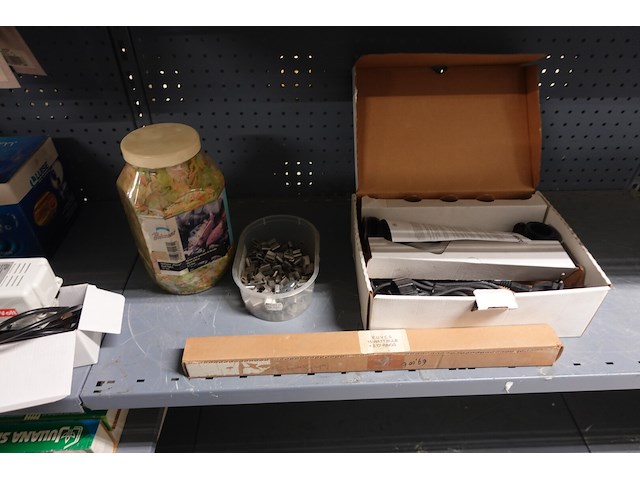 Volledige inhoud rek vijvertoebehoren - afbeelding 5 van  16