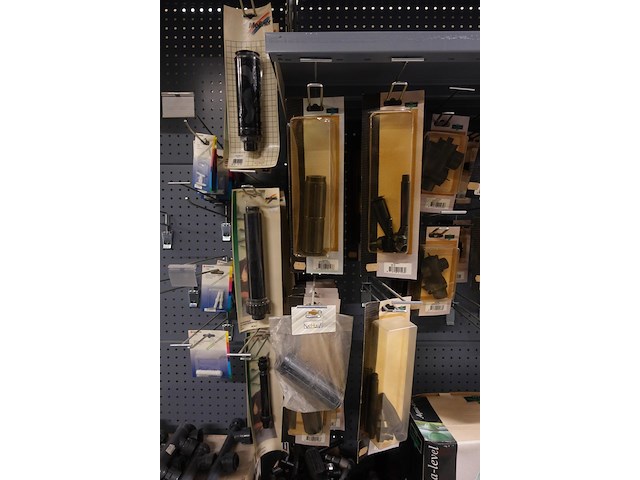 Volledige inhoud rek vijvertoebehoren - afbeelding 13 van  16