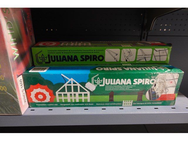 Volledige inhoud rek vijvertoebehoren - afbeelding 16 van  16