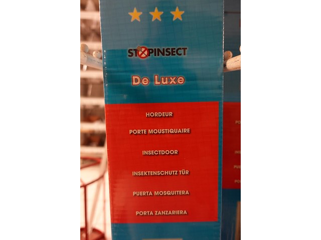 Volledige inhoud rek vliegenramen - afbeelding 2 van  11