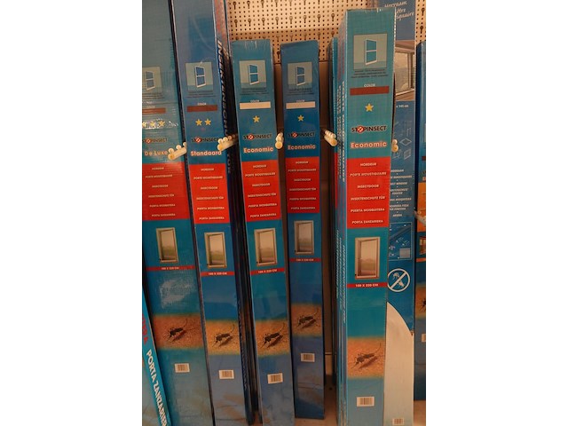 Volledige inhoud rek vliegenramen - afbeelding 8 van  11