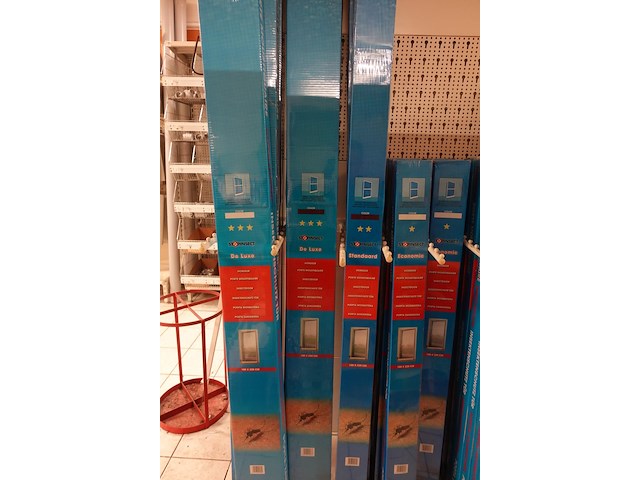 Volledige inhoud rek vliegenramen - afbeelding 11 van  11