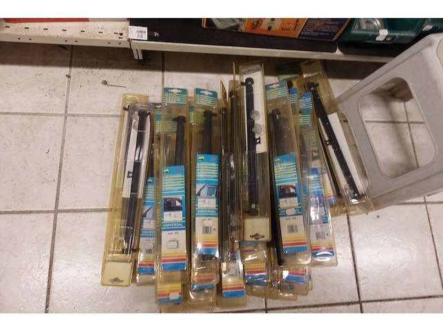 Volledige inhoud rek voertuig toebehoren - afbeelding 10 van  18