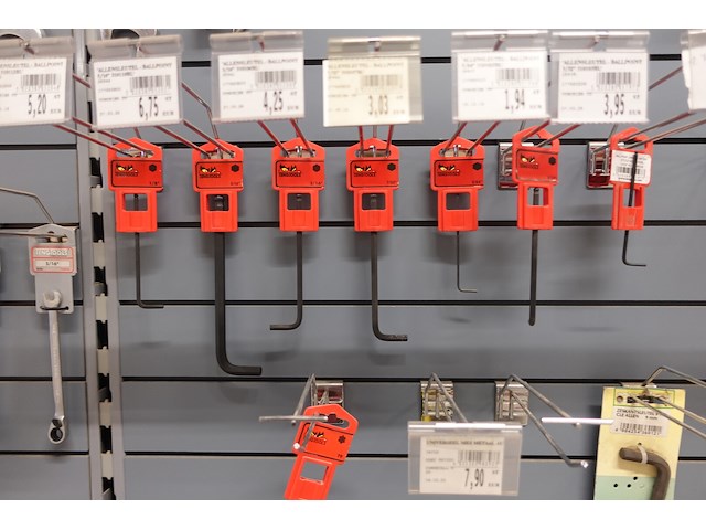 Volledige inhoud rek werkgereedschap - afbeelding 11 van  29