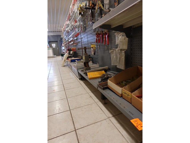 Volledige inhoud rek werkgereedschap - afbeelding 1 van  29