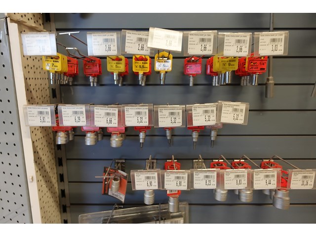 Volledige inhoud rek werkgereedschap - afbeelding 18 van  29