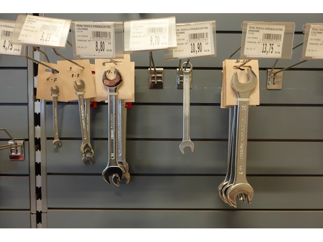 Volledige inhoud rek werkgereedschap - afbeelding 21 van  29