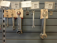 Volledige inhoud rek werkgereedschap - afbeelding 21 van  29