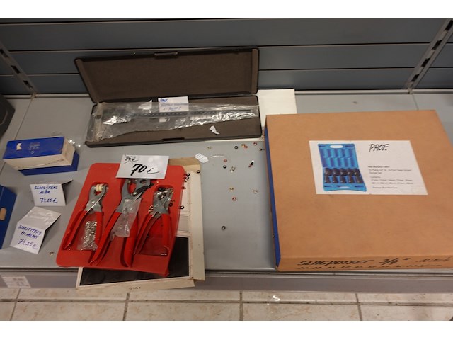 Volledige inhoud rek werkgereedschap - afbeelding 26 van  29