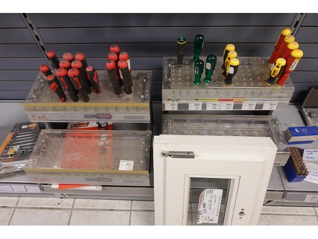 Volledige inhoud rek werkgereedschap - afbeelding 27 van  29