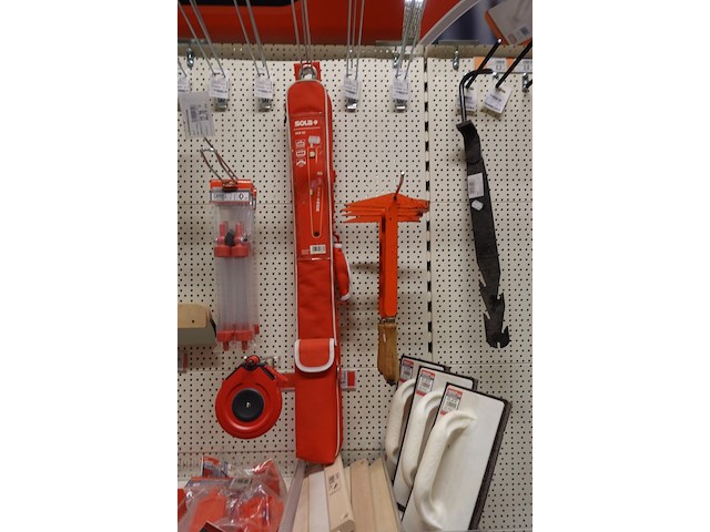 Volledige inhoud rek werkmateriaal - afbeelding 3 van  10