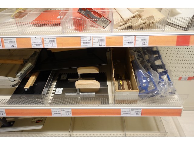 Volledige inhoud rek werkmateriaal - afbeelding 4 van  10