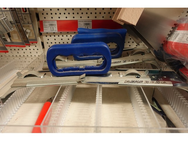 Volledige inhoud rek werkmateriaal - afbeelding 6 van  10