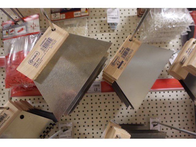 Volledige inhoud rek werkmateriaal - afbeelding 7 van  10