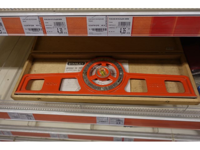 Volledige inhoud rek werkmateriaal - afbeelding 9 van  10