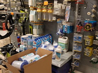 Volledige inhoud rek zwembadtoebehoren - afbeelding 1 van  10