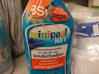 Volledige inhoud rek zwembadtoebehoren - afbeelding 4 van  10