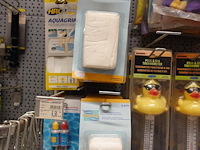 Volledige inhoud rek zwembadtoebehoren - afbeelding 7 van  10