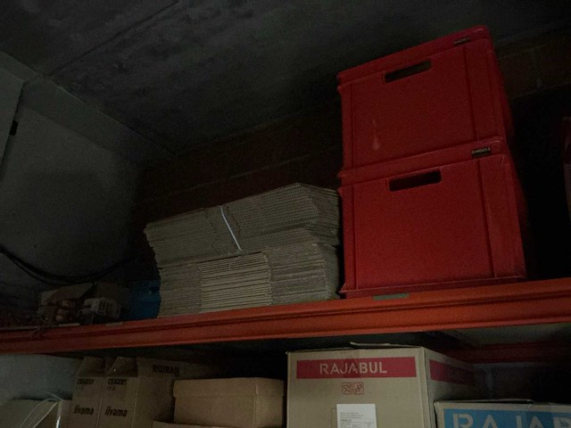 Volledige inhoud stockruimte - afbeelding 2 van  14