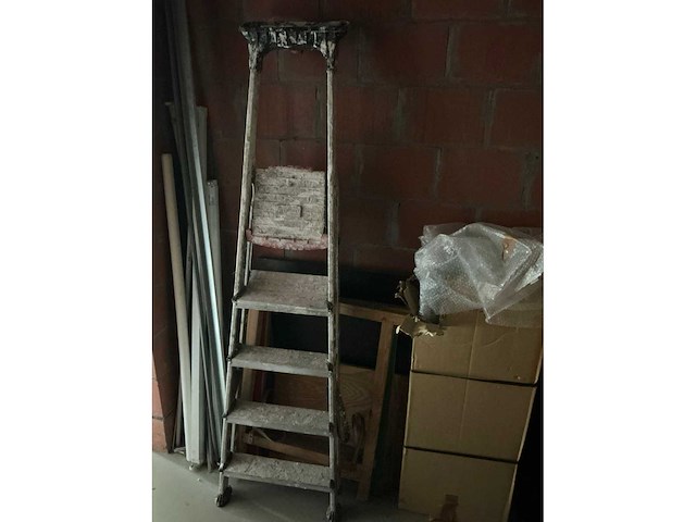 Volledige inhoud stockruimte - afbeelding 6 van  14