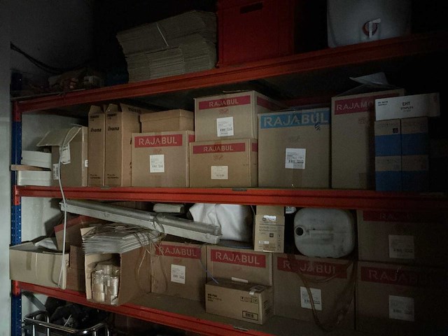 Volledige inhoud stockruimte - afbeelding 8 van  14