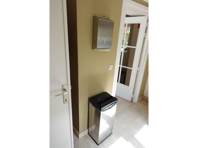 Volledige inhoud toiletruimte - afbeelding 3 van  5