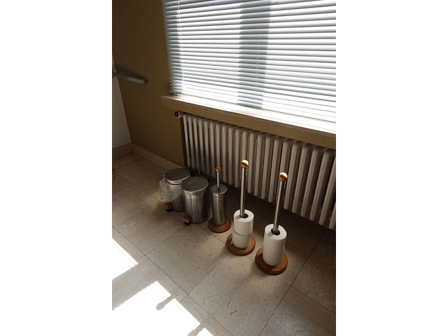 Volledige inhoud toiletruimte - afbeelding 4 van  5