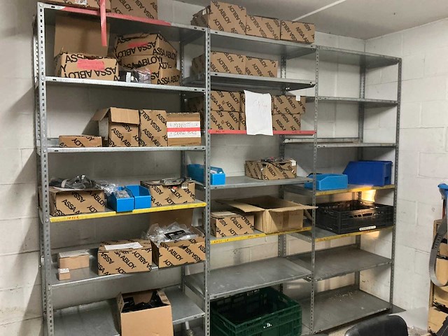 Volledige inhoud voorraadmagazijn - afbeelding 5 van  21