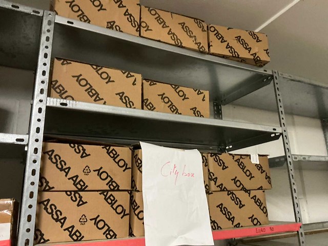 Volledige inhoud voorraadmagazijn - afbeelding 9 van  21