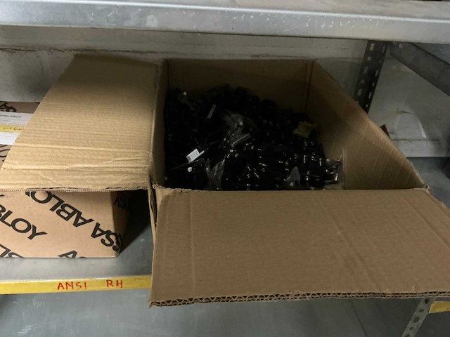 Volledige inhoud voorraadmagazijn - afbeelding 11 van  21