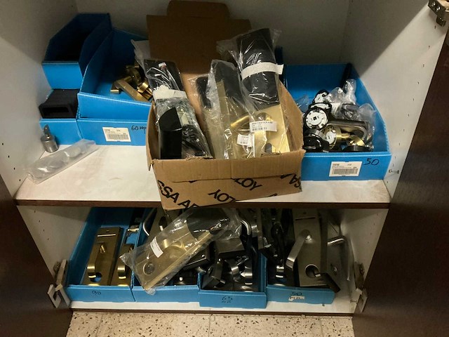 Volledige inhoud voorraadmagazijn - afbeelding 15 van  21