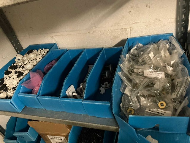 Volledige inhoud voorraadmagazijn - afbeelding 21 van  21