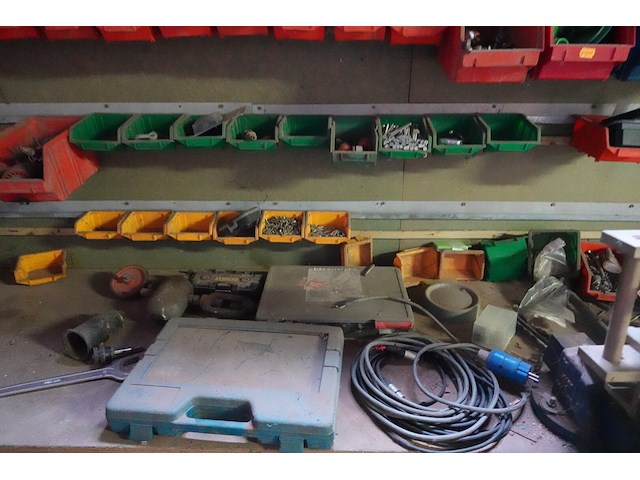 Volledige inhoud wand/werkbank - afbeelding 12 van  16