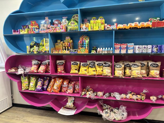 Volledige inhoud winkel (snoepgoed) - afbeelding 4 van  19