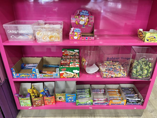 Volledige inhoud winkel (snoepgoed) - afbeelding 11 van  19